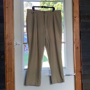 Men’s Docker pants loose fit